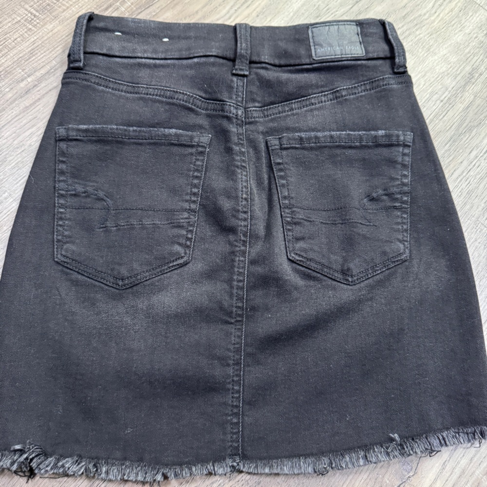 American Eagle Outfitters Black Denim Curvy Hi-Rise Skirt - Size 00 Regular - Picture 2 of 10